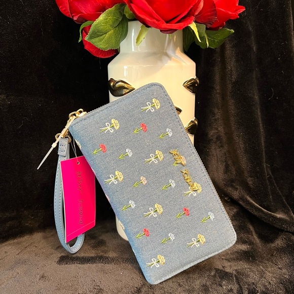 💐BETSEY JOHNSON DENIUM  Floral Wristlet Wallet💐NWT - Picture 5 of 10